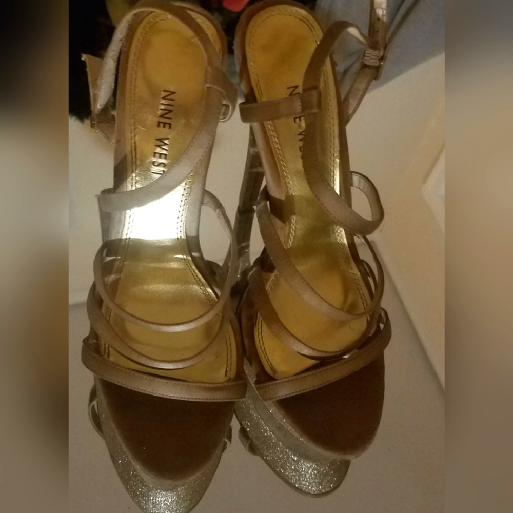 NINE WEST GOLD GORGEOUS HEELS!!